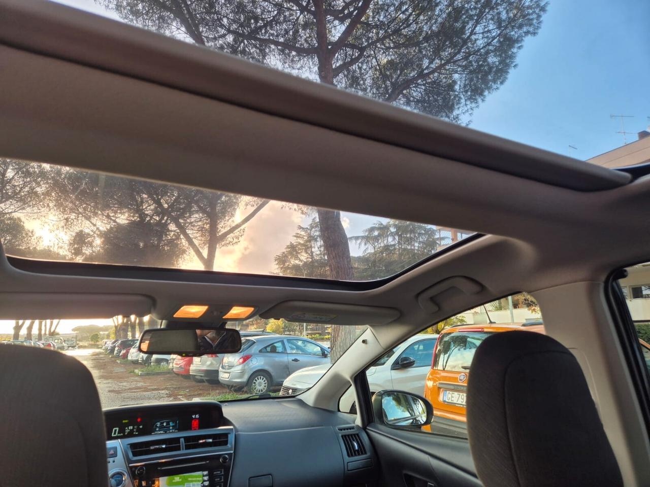 Toyota Prius + 1.8 Style