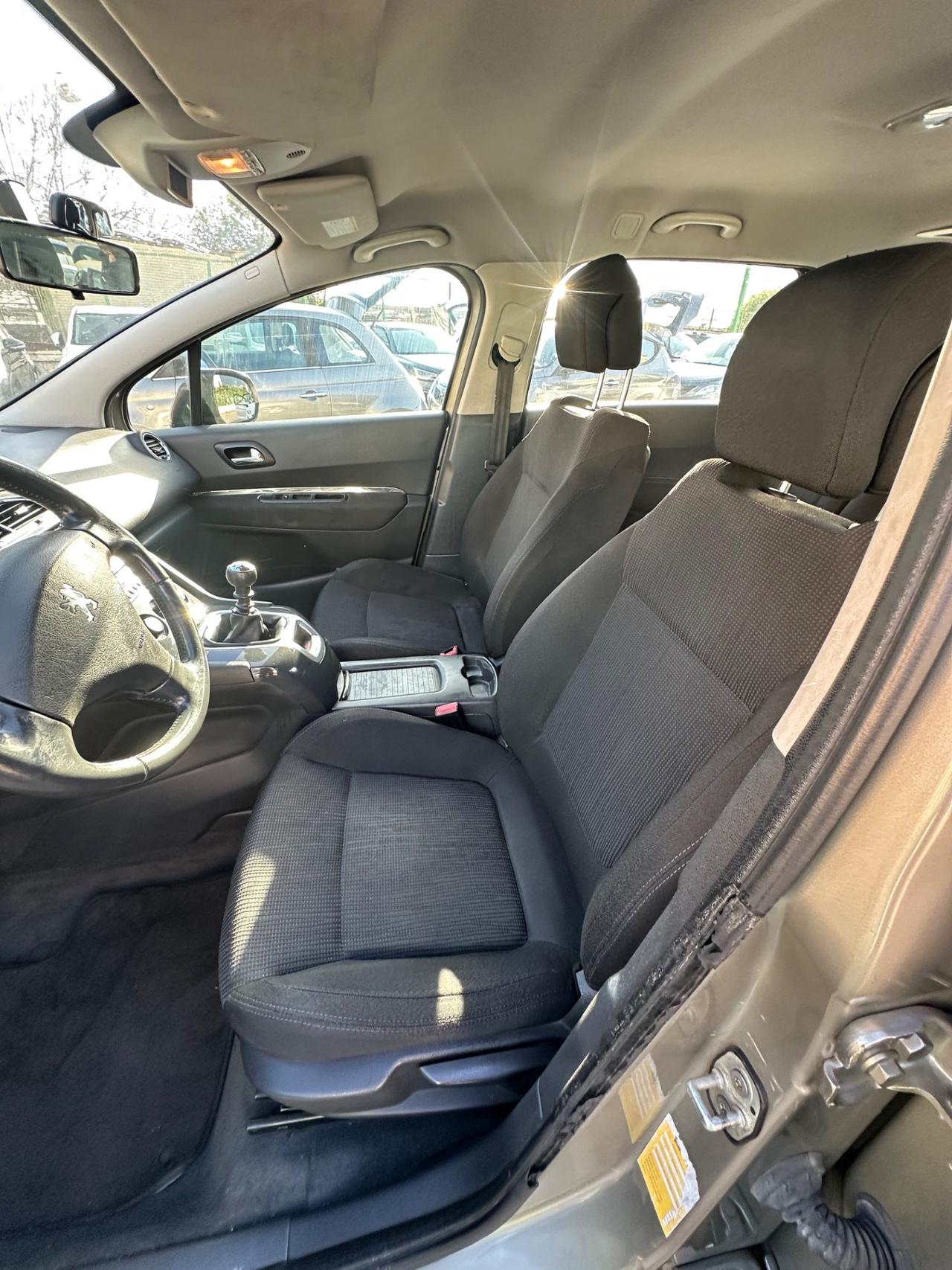 Peugeot 5008 1.6 HDi 110CV Féline