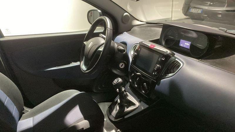 Lancia Ypsilon Ypsilon 1.0 FireFly 5 porte S&S Hybrid Platino