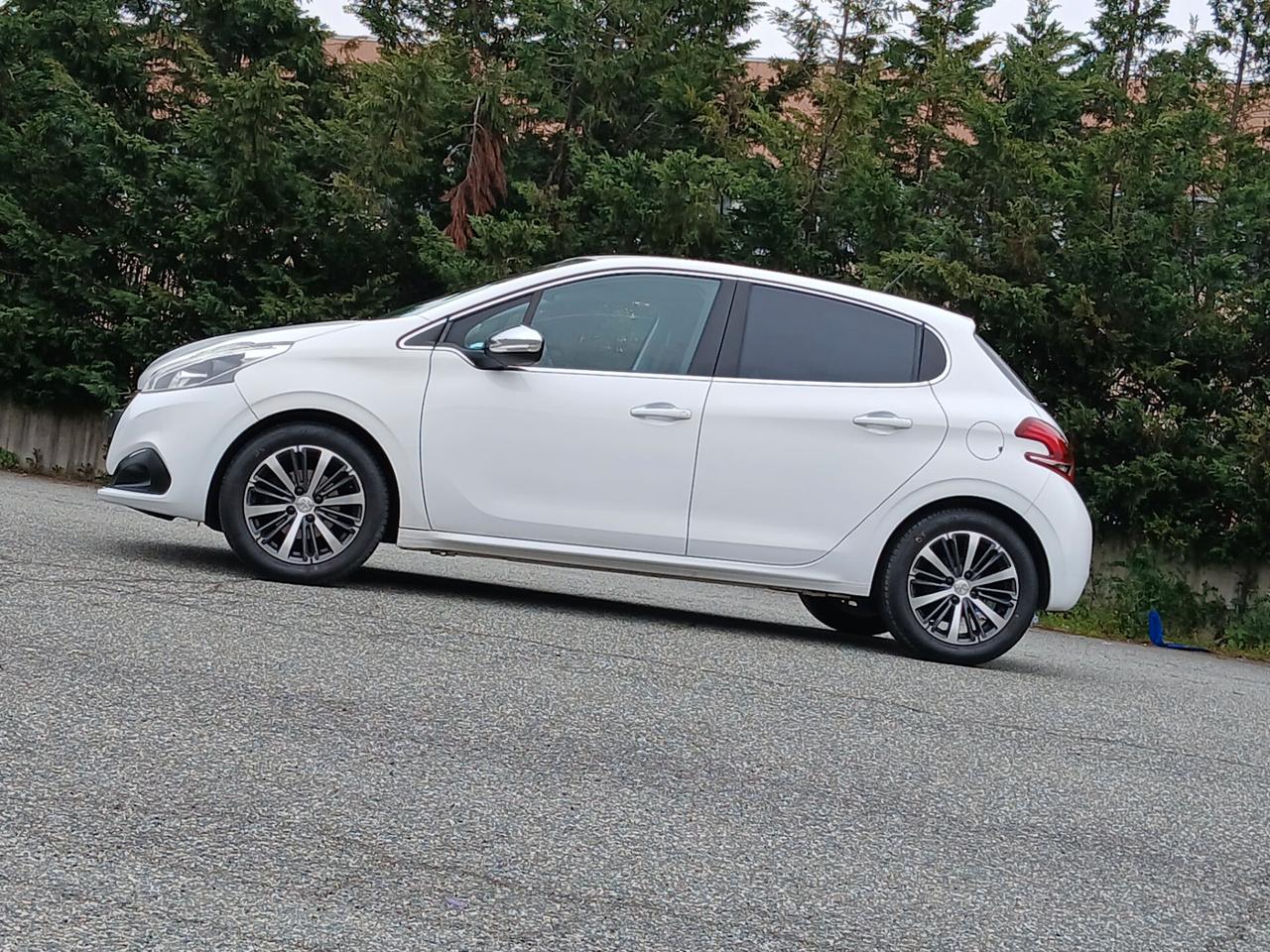 Peugeot 208 KM 81 000 EURO 6B PARI AL NUOVO