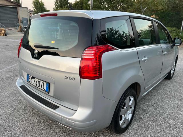 PEUGEOT 5008 7posti 1.6 HDi 112CV senza nessun lavoro da fare