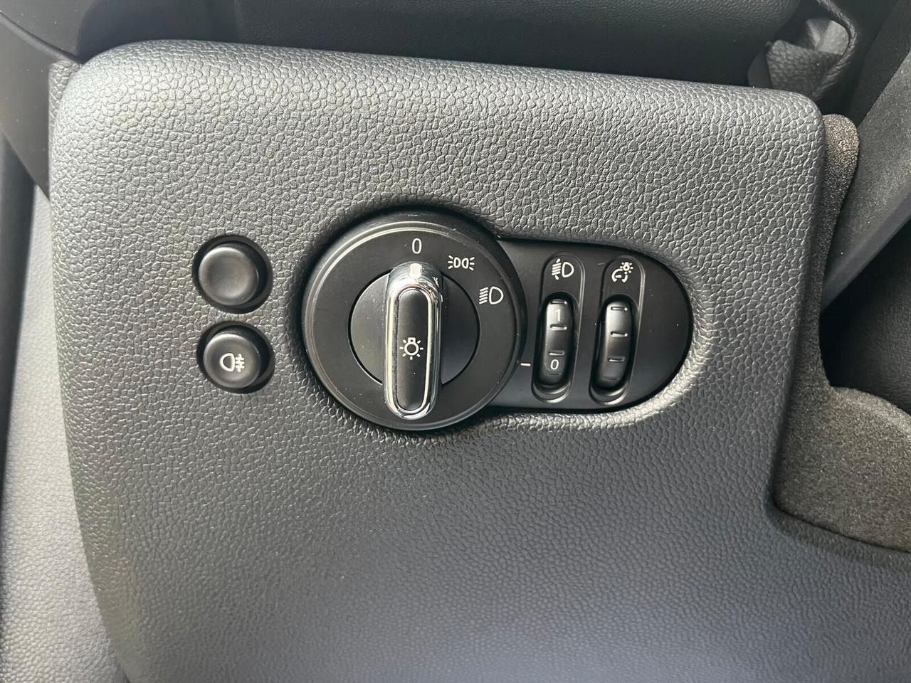 Mini 1.5 Cooper D 115cv