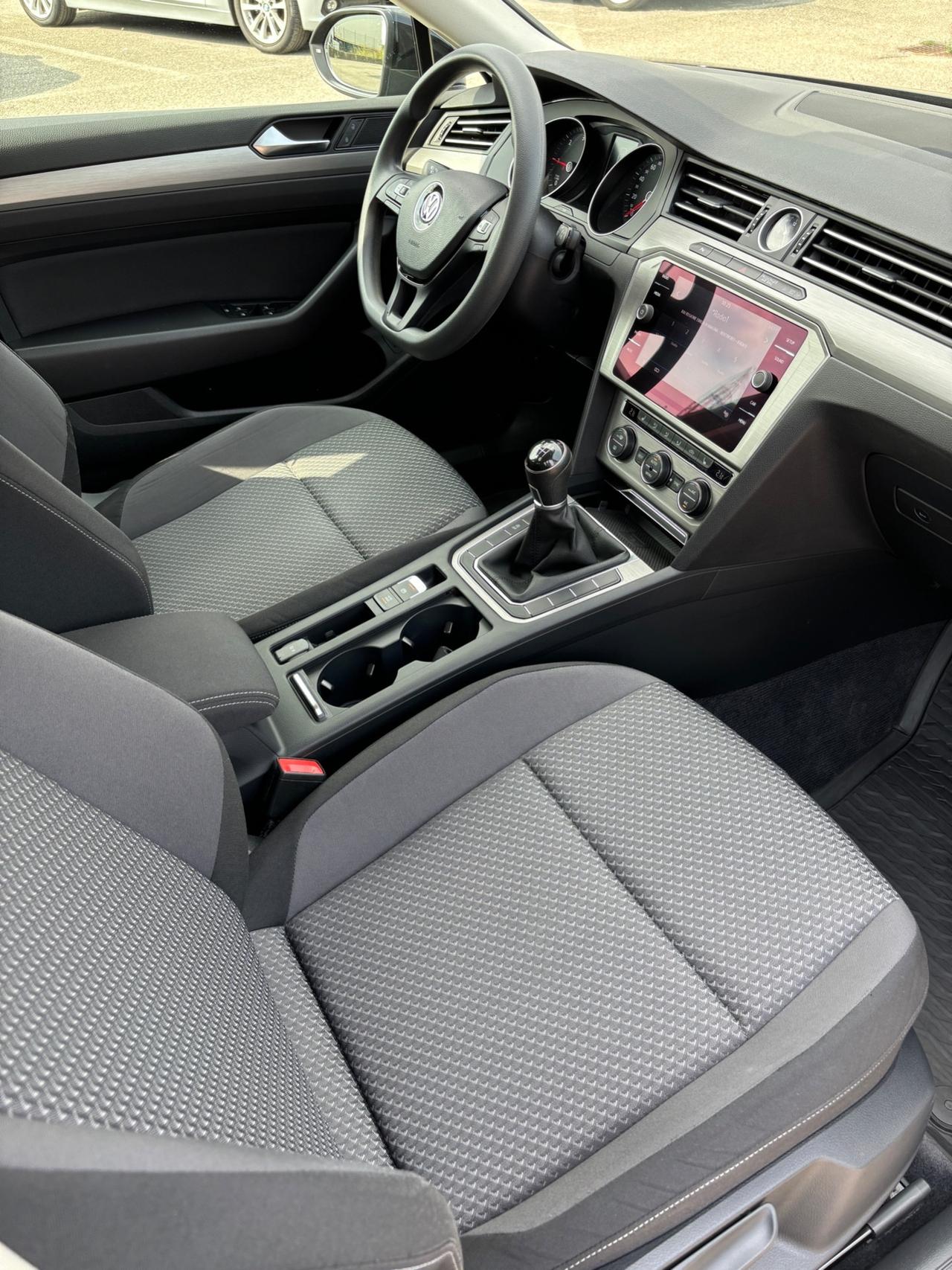 Volkswagen Passat 2.0 TDI Highline BlueMotion Technology - 2017