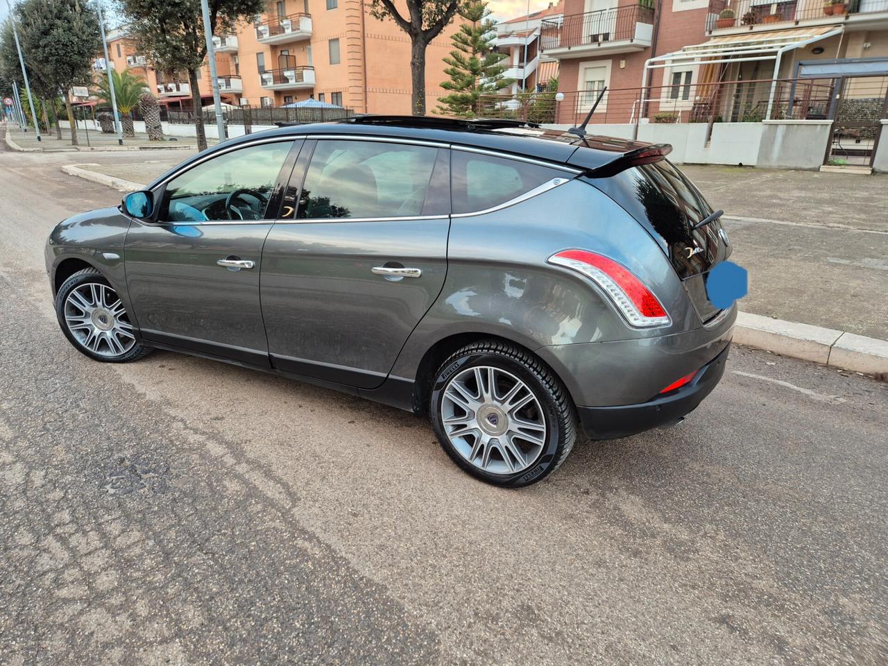 Lancia Delta 1.9 190cv MJT bi turbo tetto poltrone frau 2010