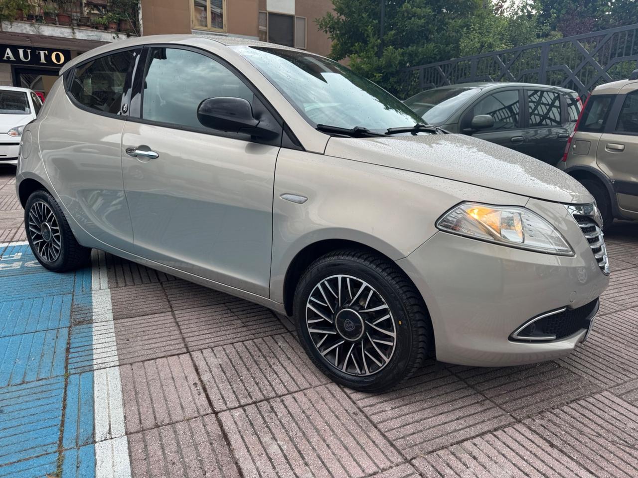 Lancia Ypsilon 1.2 69 CV 5 porte Platinum
