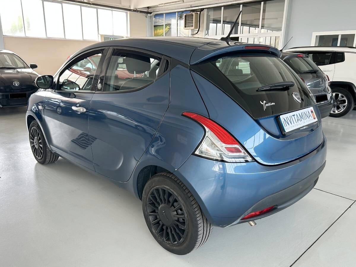 Lancia Ypsilon 1.0 FireFly 5 porte S&S Hybrid Ecochic Silver