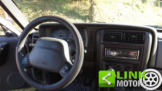 JEEP Cherokee Classic 2.5 TD 4 x4 ben tenuto