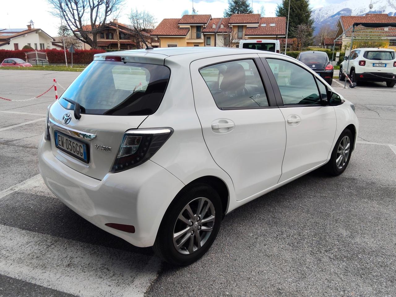 Toyota Yaris 1.0 70cv 5 porte Lounge 60.000km unico proprietario