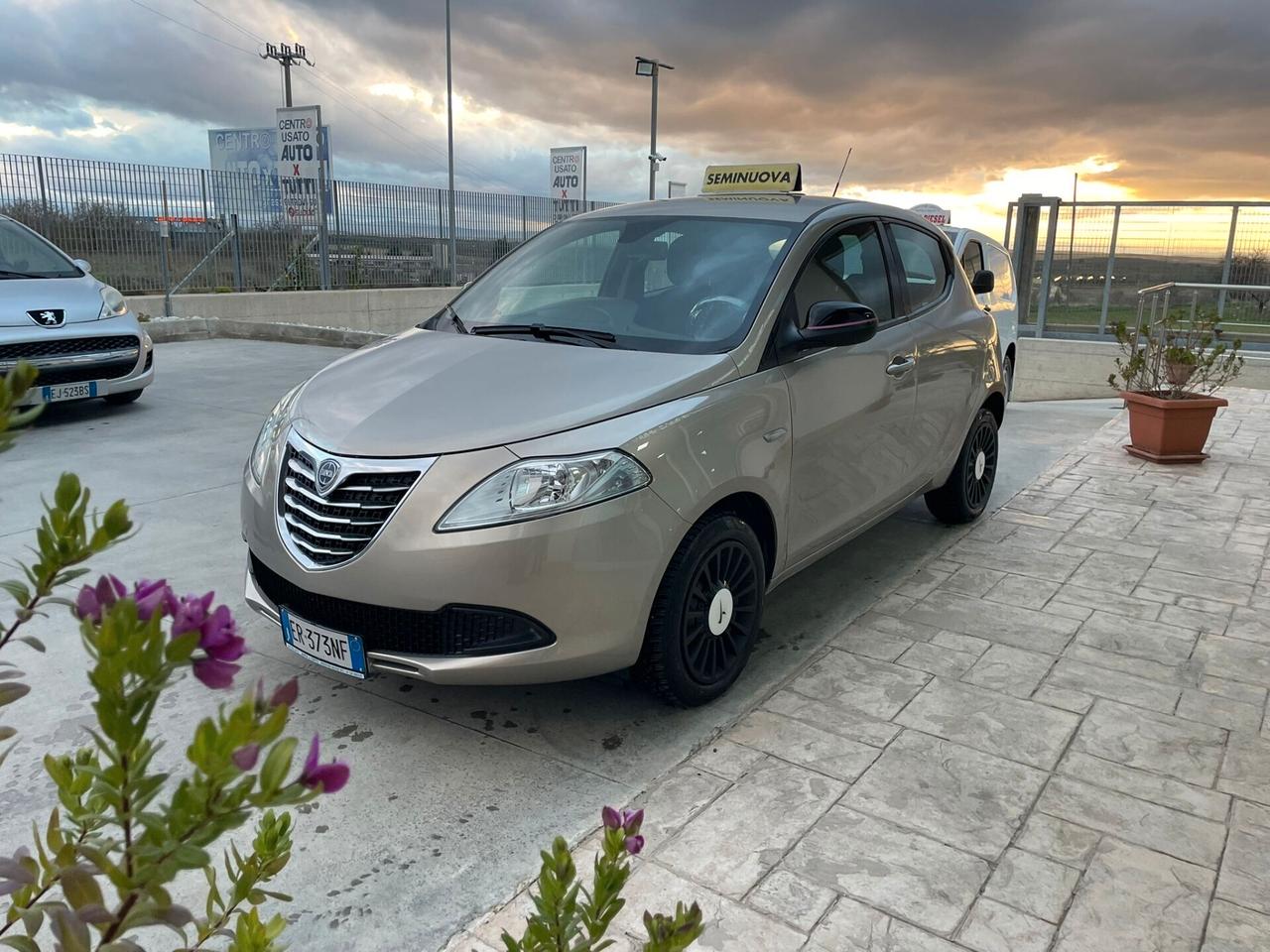 Lancia Ypsilon 1.2 ok neopatentati