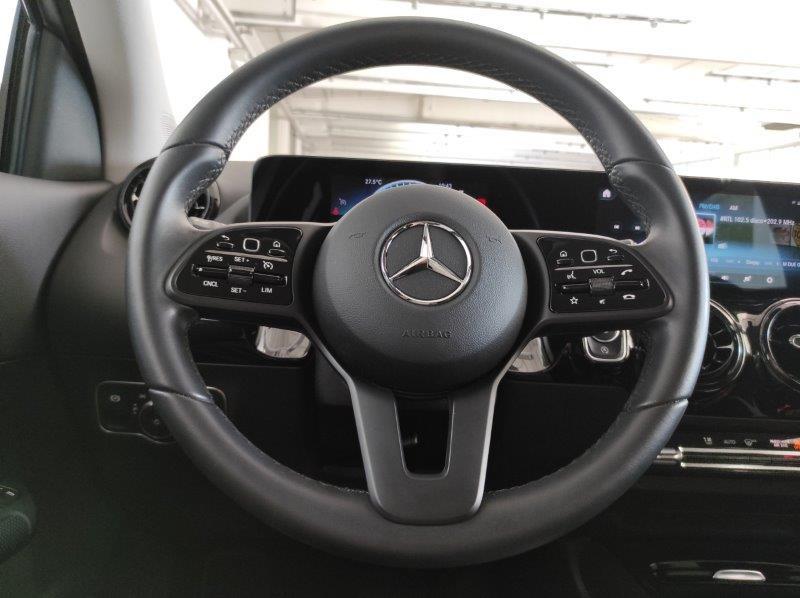 Mercedes-Benz GLA (H247) - GLA 200 Automatic Business