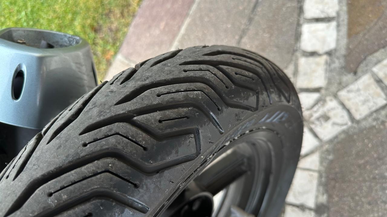 Kymco Agility 125 R 16 Plus Parabrezza e bauletto