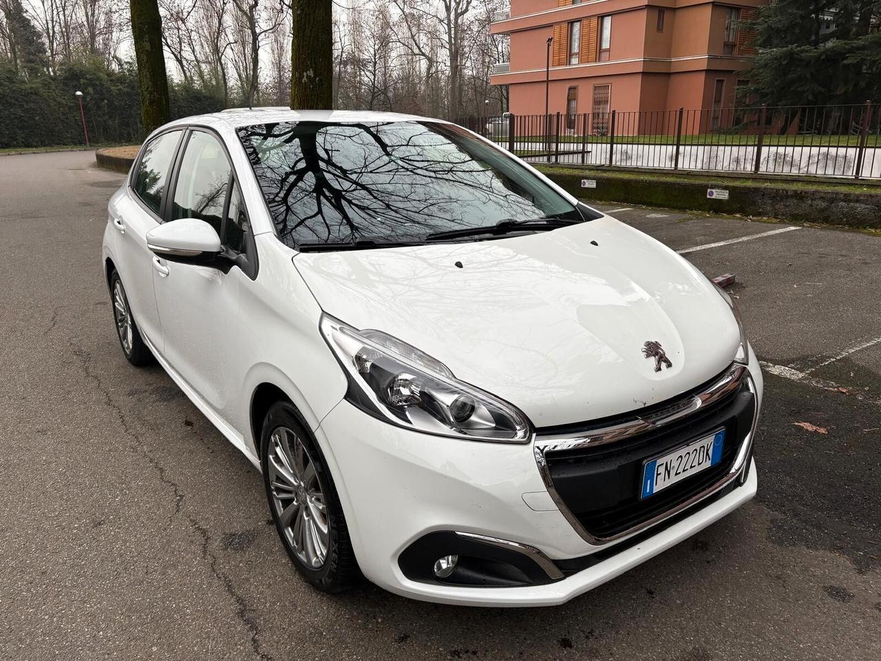 Peugeot 208 PureTech 82 5 porte Allure