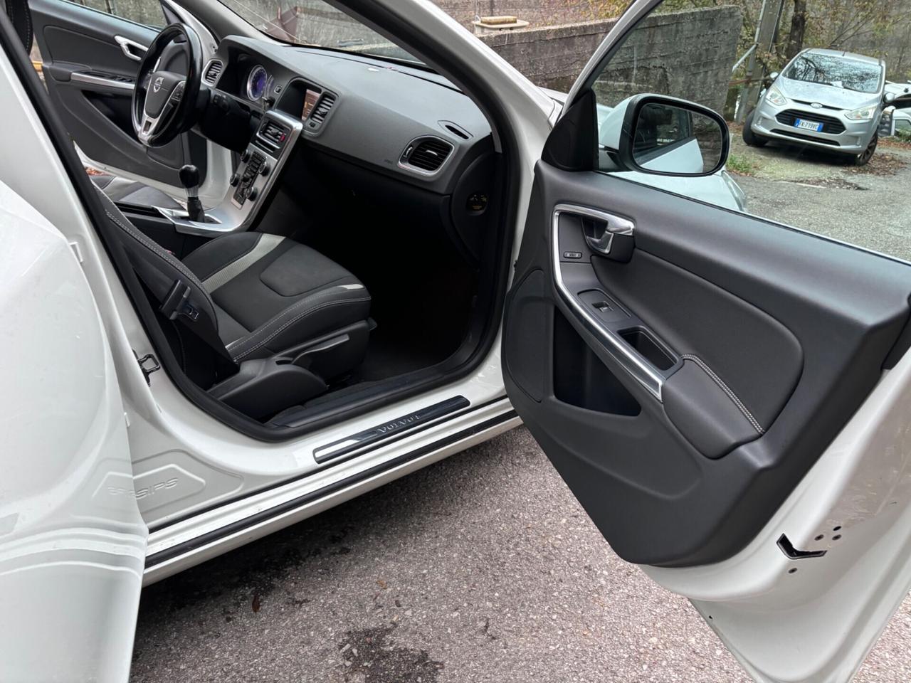 Volvo V60 D3 R-design Kinetic