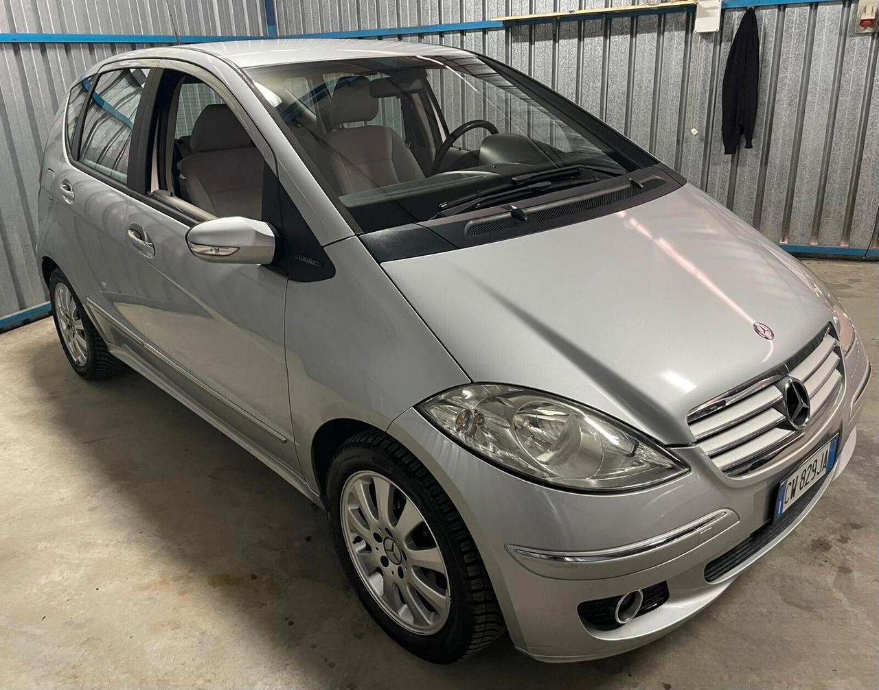 MERCEDES BENZ A 200 NEOPATENTATI UNICO PROPRIETARIO