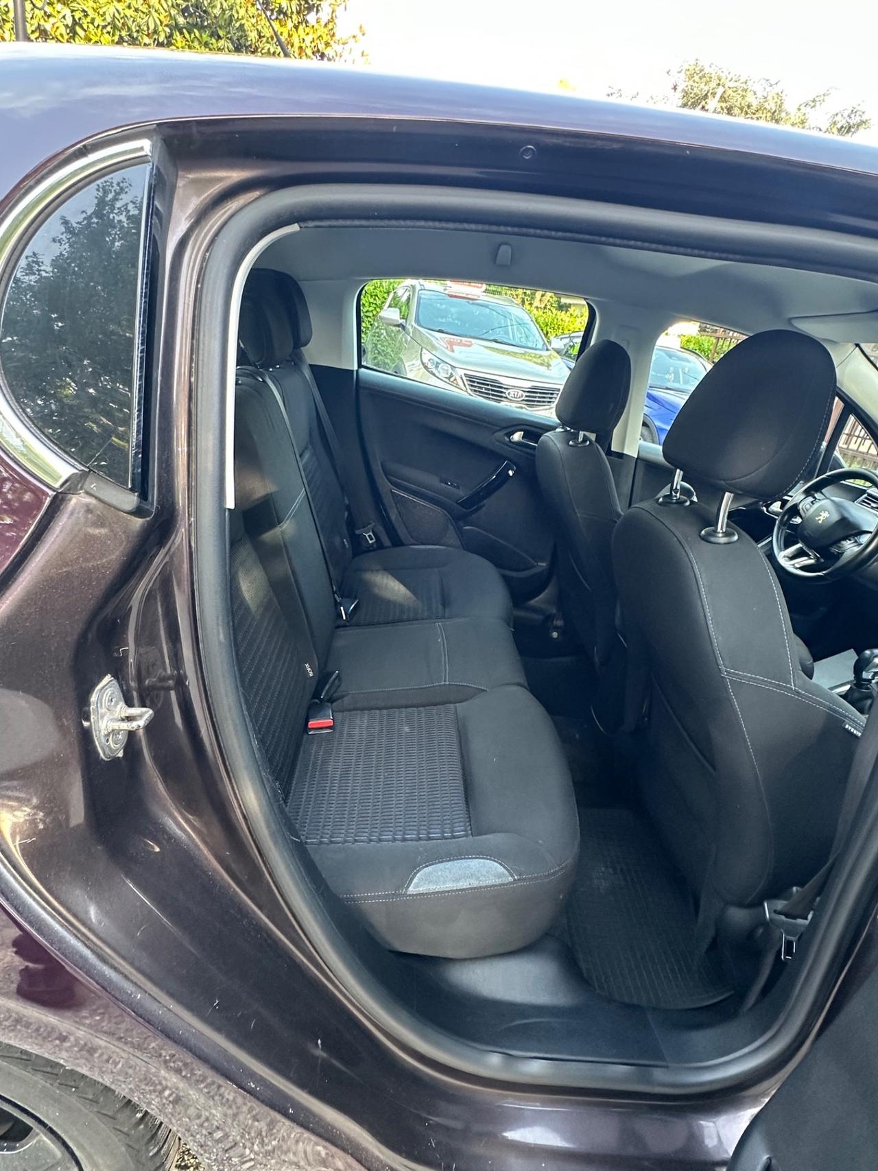 Peugeot 208 1.4 HDi 68 CV 5 porte Allure