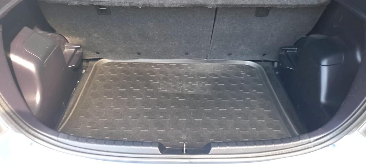 Toyota Yaris Benzina cc. 1.000 Mod. VVT- Active 5 Porte 5 Posti Utilizzabile anche per i Neopatentati.