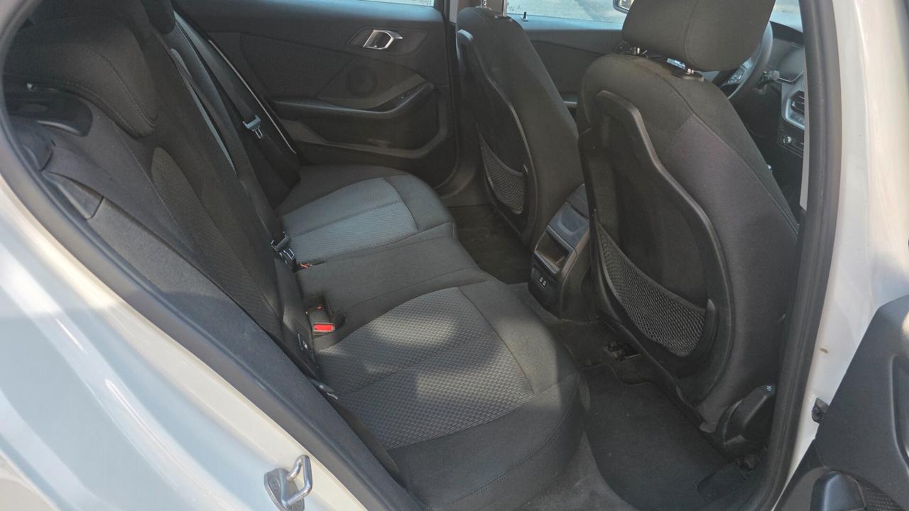 Bmw 116 116d 5p. Business Advantage