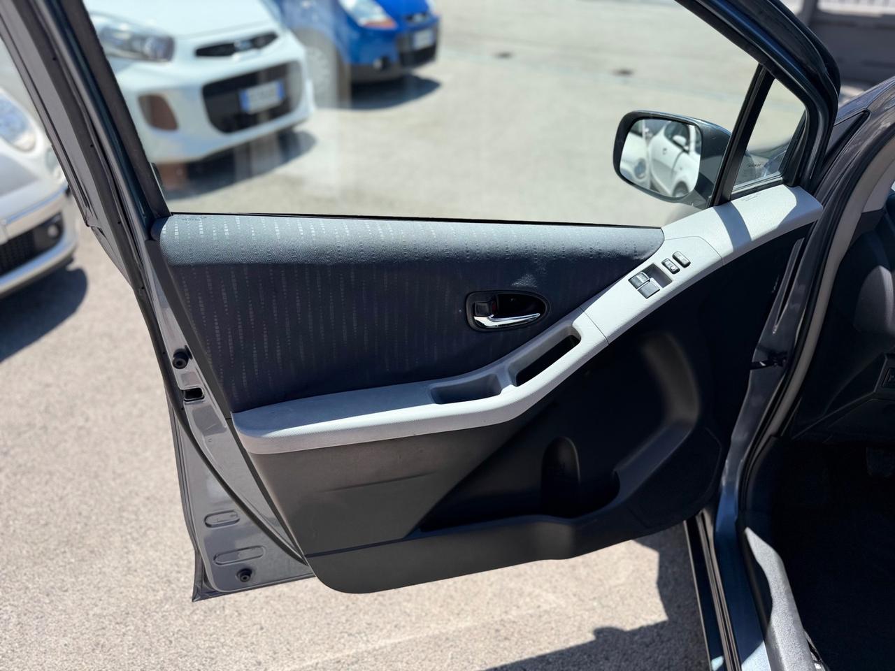 Toyota Yaris 1.3 5 porte Sol X NEOPATENTATI