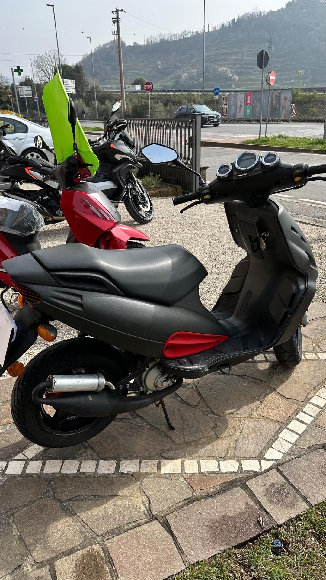 Malaguti F12 Phantom 50 Liquido Doppio disco