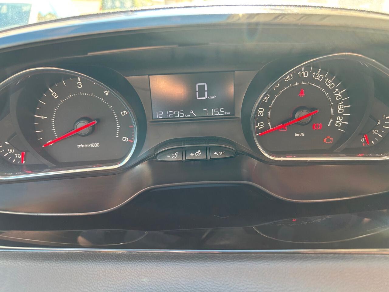 Peugeot 208 1.4 HDi 68 CV 5 porte Allure