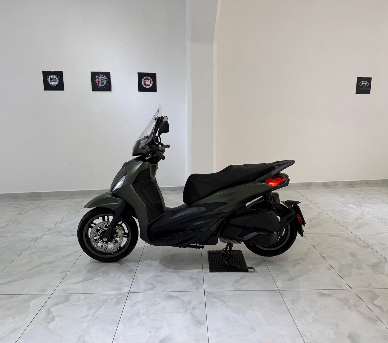 Piaggio Beverly 300 ABS - ASR DEEP BLACK