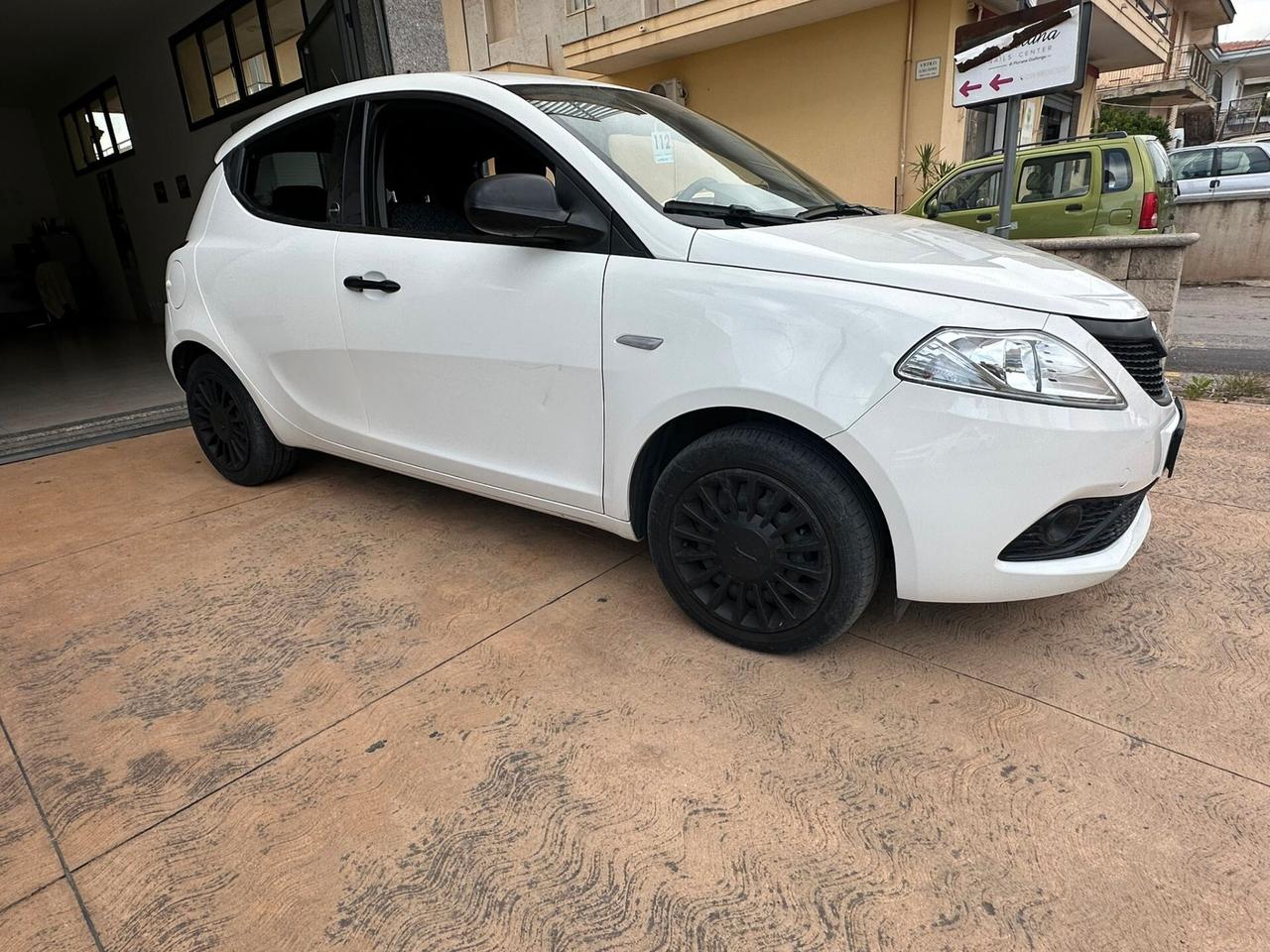 Lancia Ypsilon 1.0 FireFly 5 porte S&S Hybrid Ecochic Gold