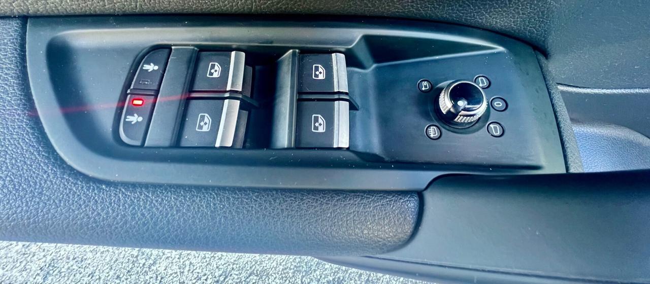 Audi Q5 2.0 TDI 150 CV Acc.Permute