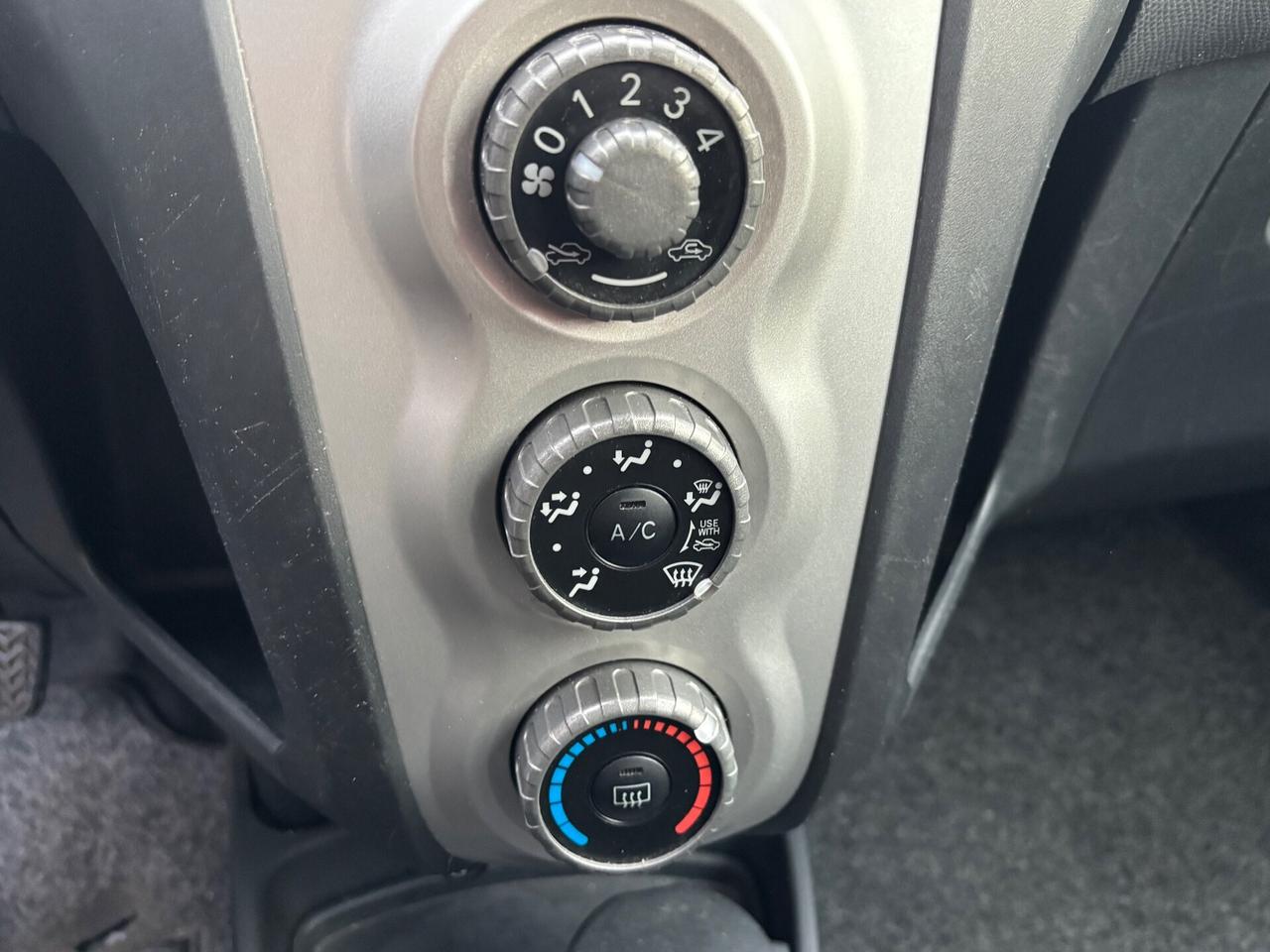 Toyota Yaris 1.3 5 porte sol OK NEOPATENTATI