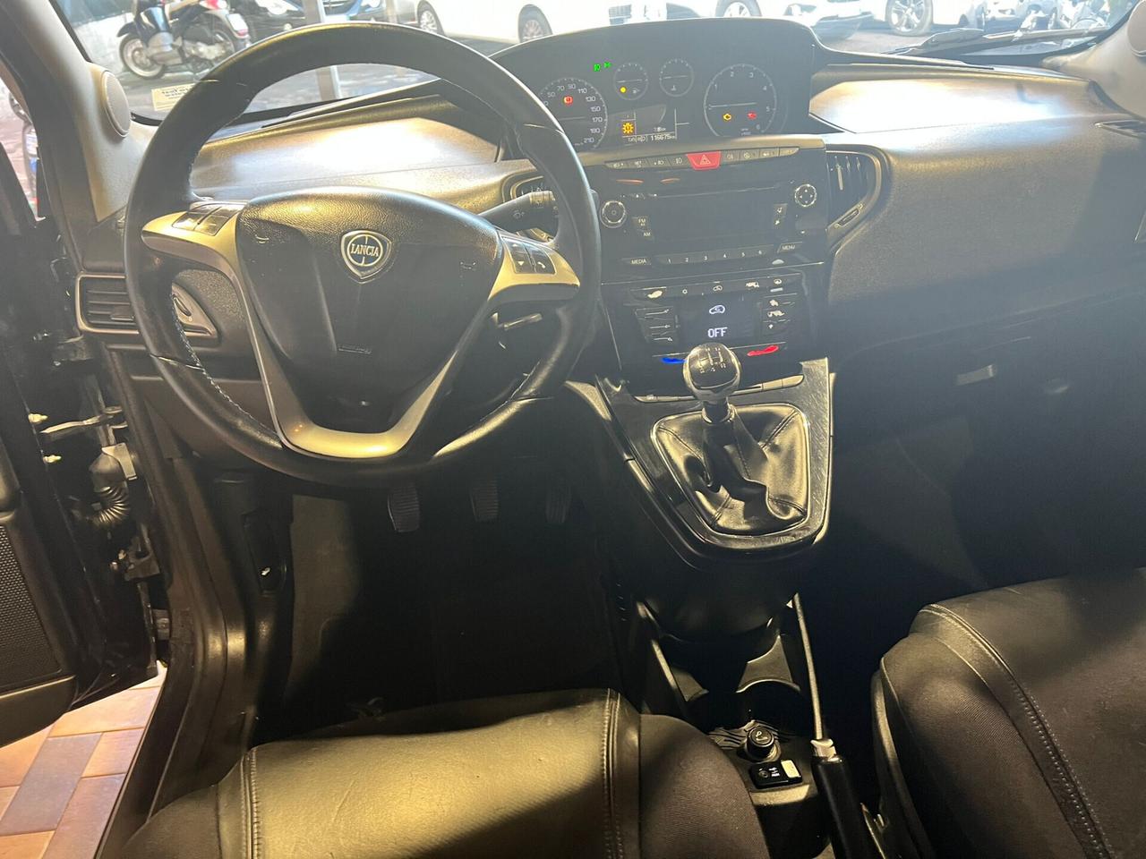 Lancia Ypsilon 1.2 69 CV 5 porte NEOPATENTATO