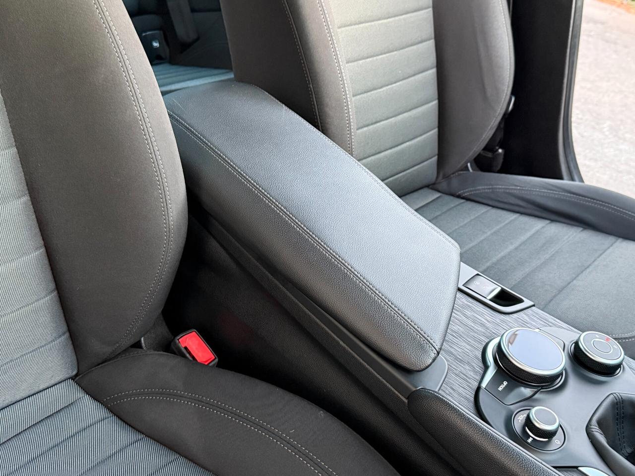 Alfa Romeo Giulia 2.2 TD 160CV NAVI LED - 2019