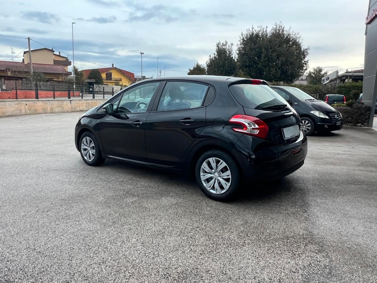 Peugeot 208 1.4 HDi 68 CV 5 porte Access NEOPATENTATI