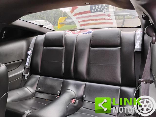 FORD Mustang 4.0 i V6 12V 212cv