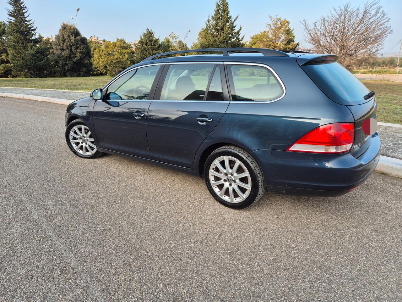 Volkswagen Golf Var. 2.0 TDI DPF Sportline 08