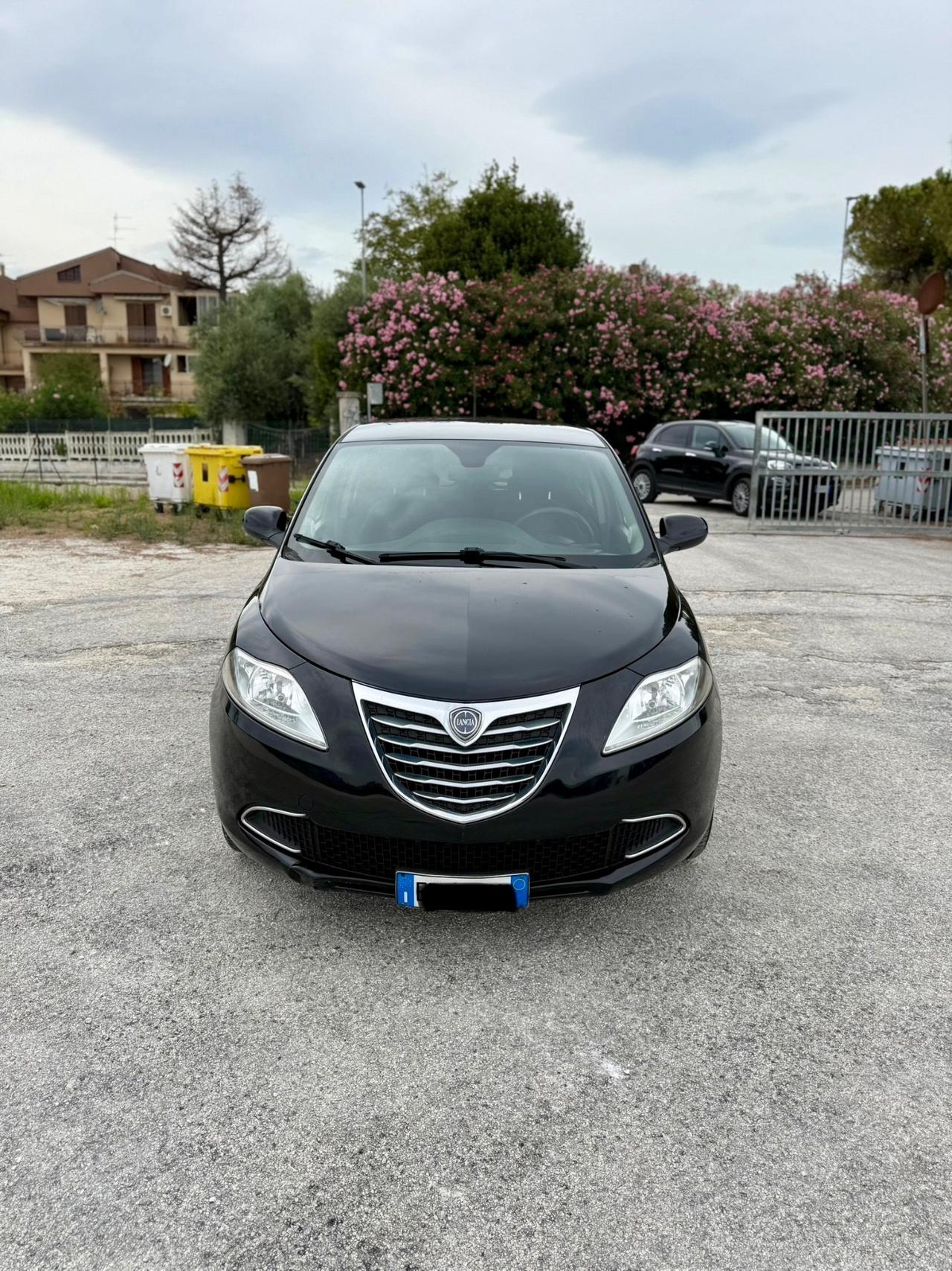 Lancia Ypsilon 1.2 benzina 5porte NEOPATENTATI