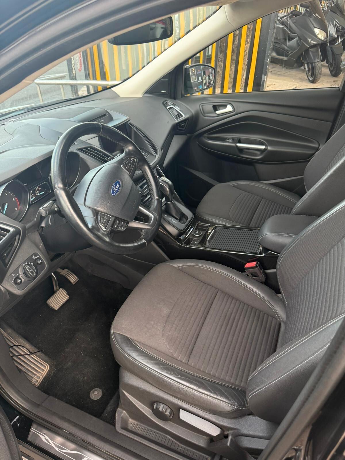 Ford Kuga 2.0 TDCI 150 CV S&S 4WD Powershift Vignale