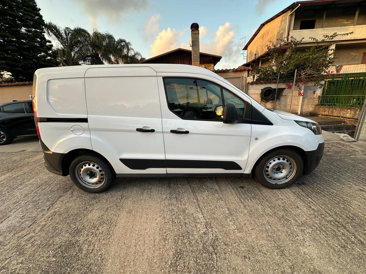 Ford Tourneo Courier 1.5 TDCI 75 CV Plus