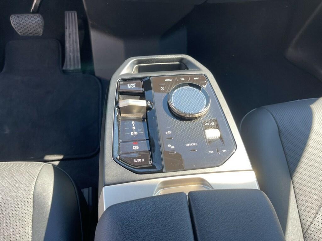 BMW iX 40 pacchetto sportivo xDrive