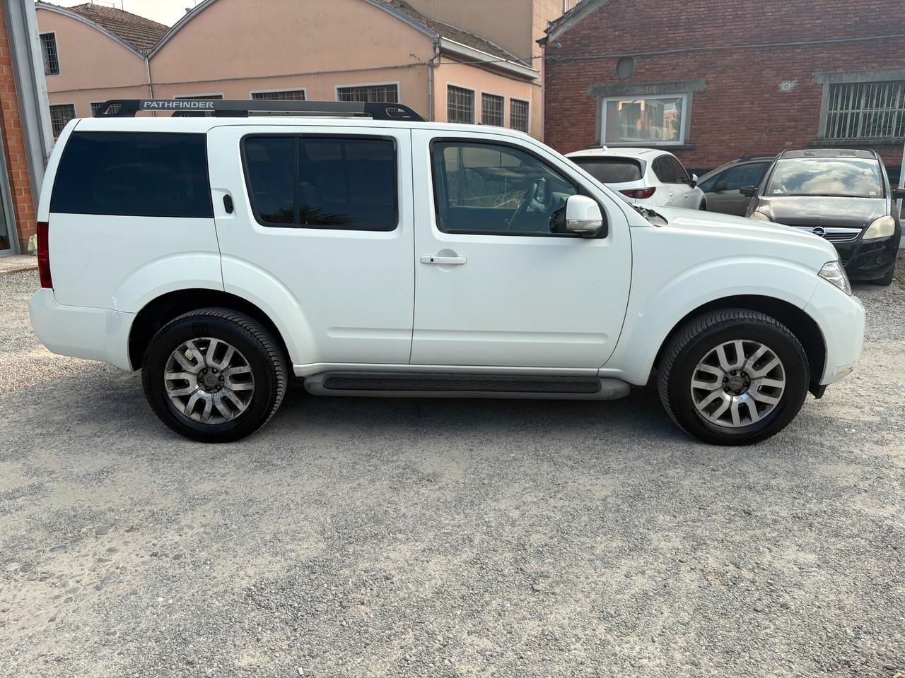 Nissan Pathfinder 2.5 dCi - 7 posti -Gancio