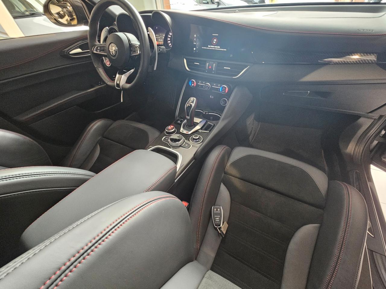 Alfa Romeo Giulia 2.9 V6 Bi-Turbo AT8 Quadrifoglio