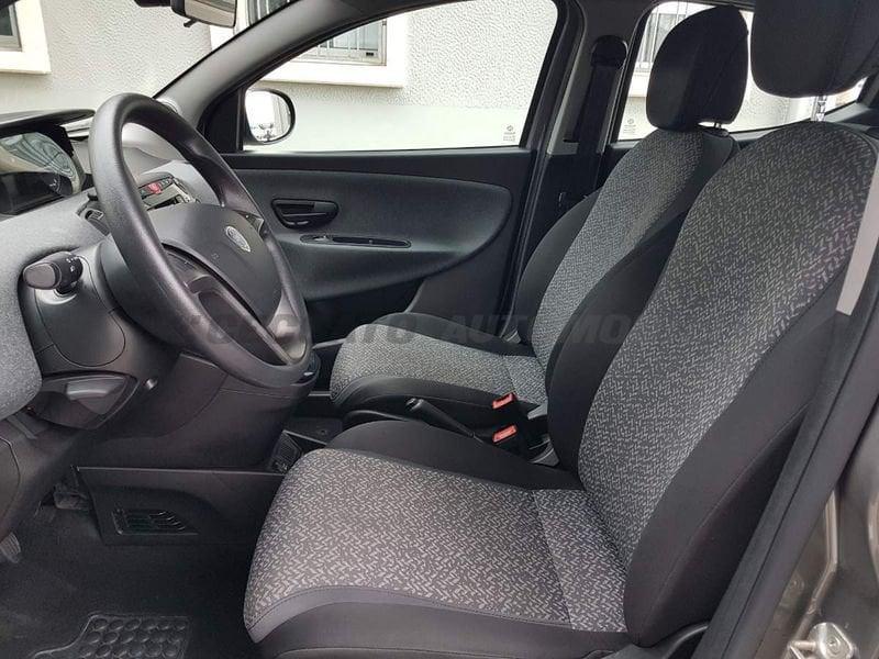 Lancia Ypsilon Ypsilon 1.0 firefly hybrid Silver s&s 70cv 5p.ti