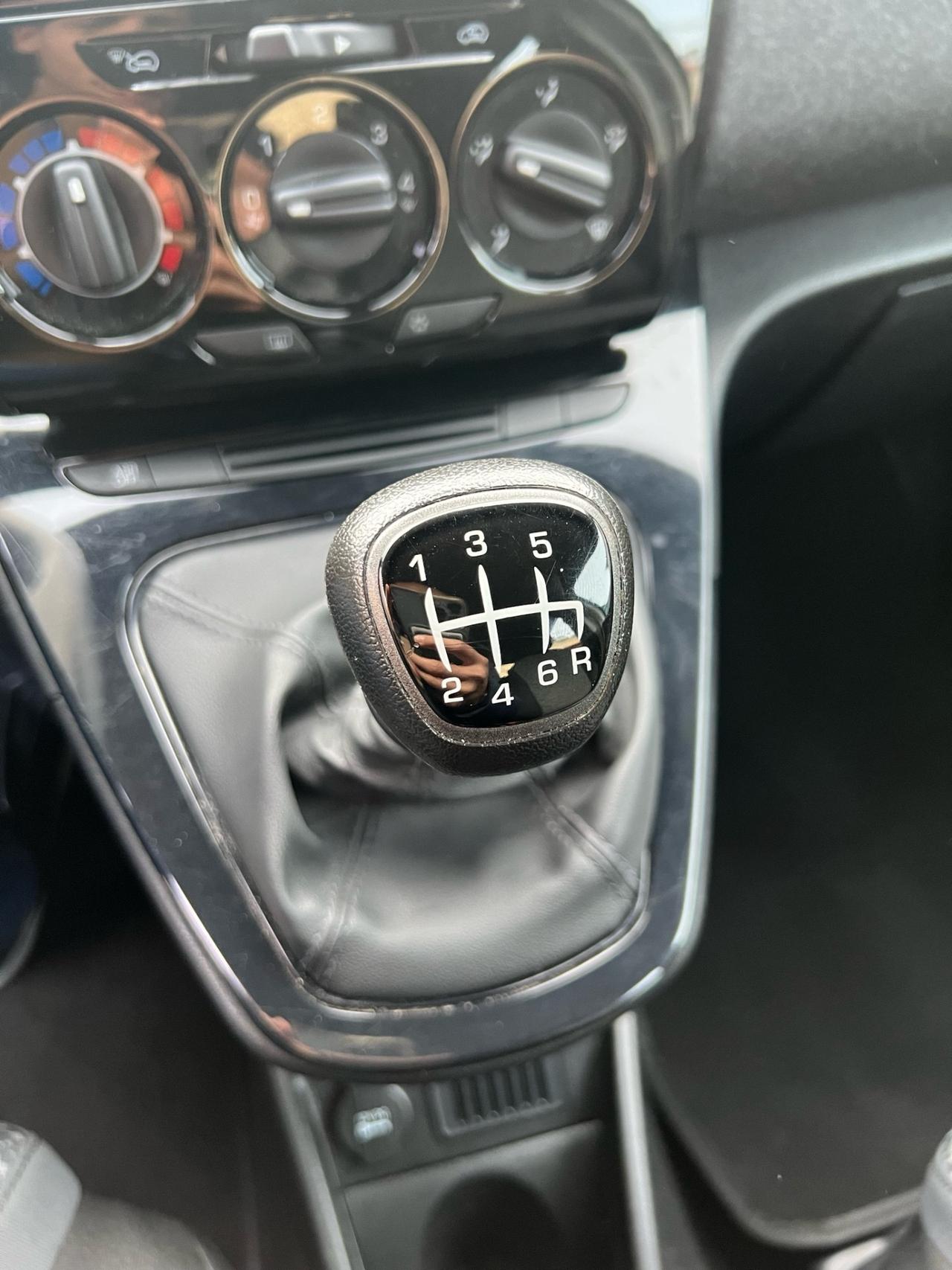 Lancia Ypsilon 1.0 FireFly Hybrid 2021