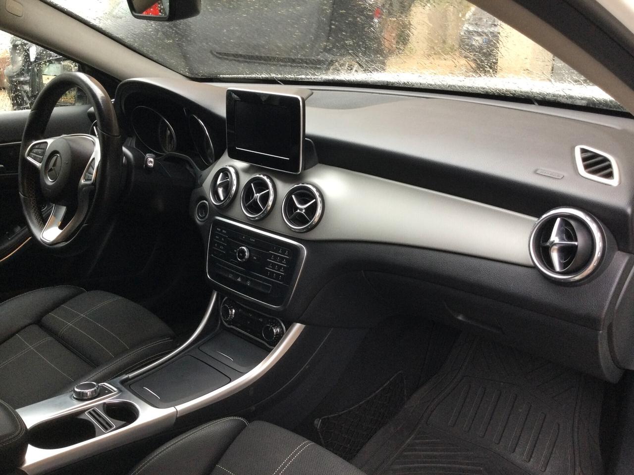 Mercedes-benz GLA 180 d Automatic Premium
