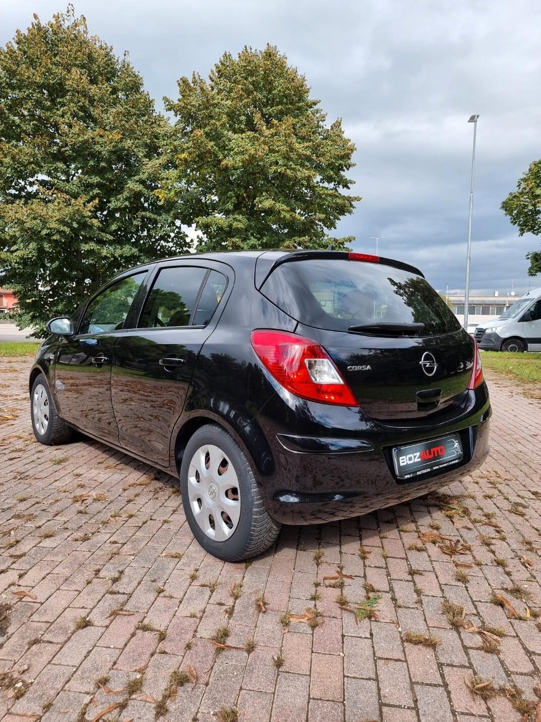 Opel Corsa 1.2 5 porte Club