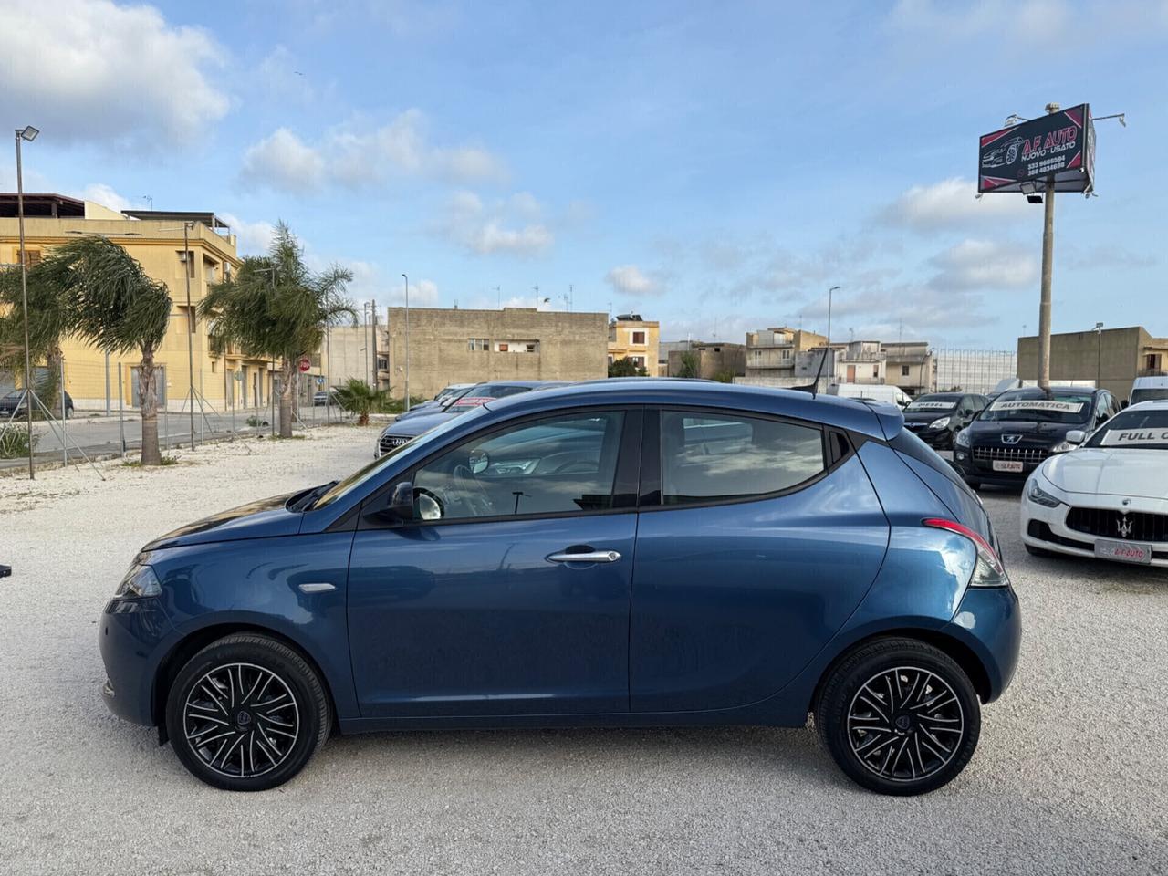 Lancia Ypsilon 1.0 FireFly 5 porte S&S Hybryd Gold