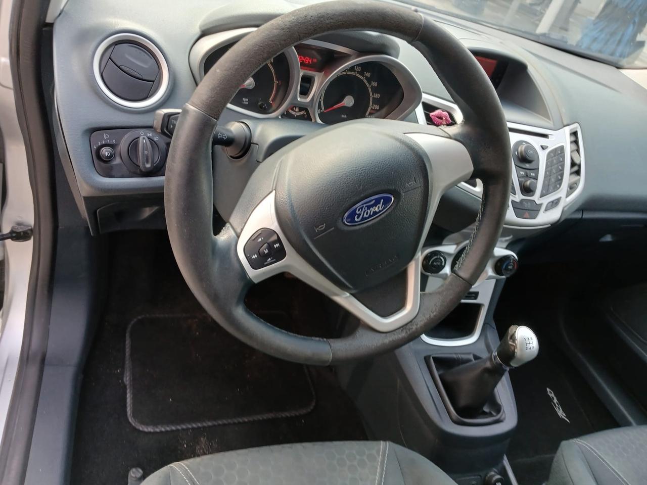 Ford Fiesta 1.4 TDCi 68CV 5 porte Titanium