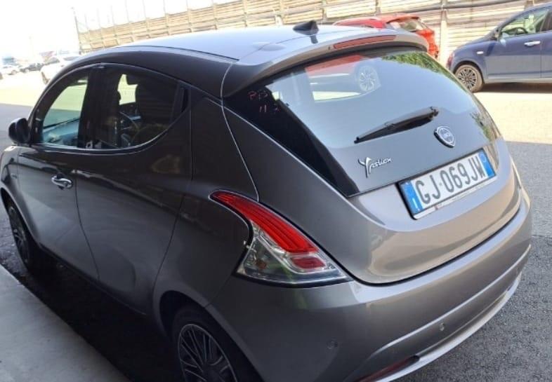 Lancia Ypsilon 1.0 FireFly 5 porte S&S Hybrid Gold Plus