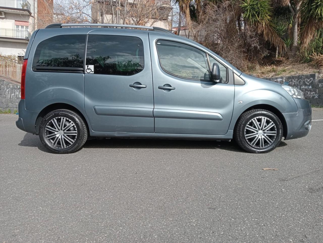 Peugeot Partner Pianale ribassato con rampa disabili in carrozzina