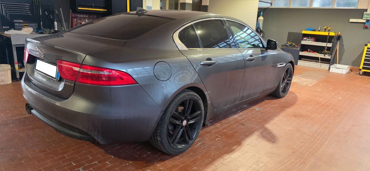 Jaguar XE 2.0 D Turbo aut. Portfolio
