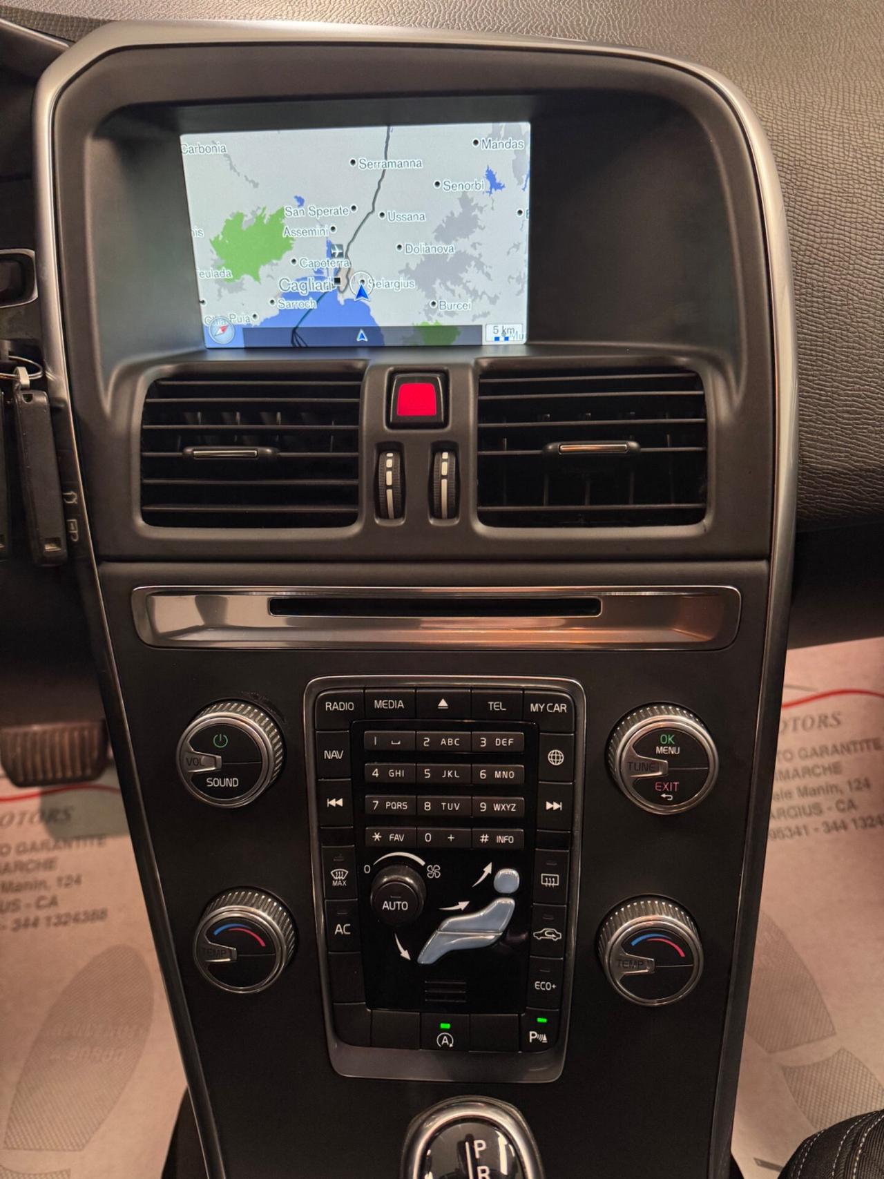 Volvo XC60 D4 R-design Momentum