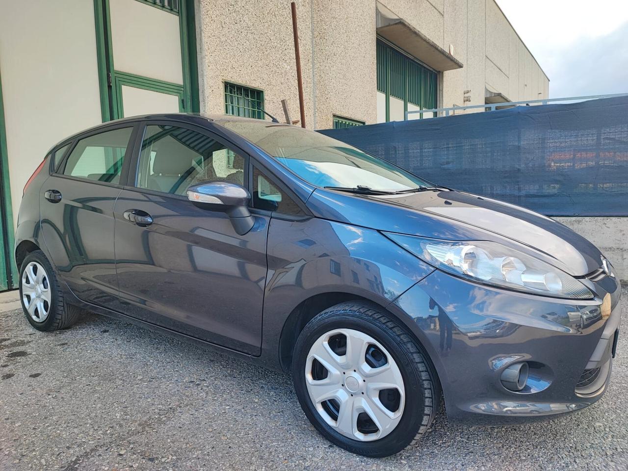 Ford Fiesta 1.2 BENZINA NEOPATENTATI 5 PORTE 2009